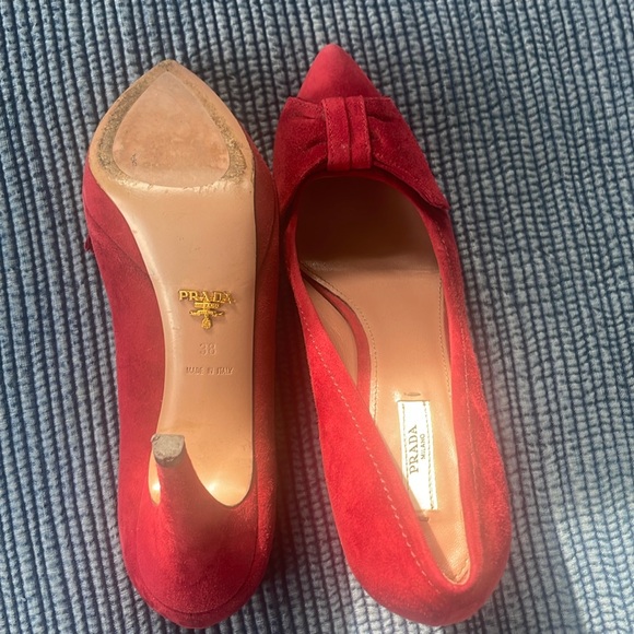 Prada pumps red suede classic heels with small platform - Picture 2 of 4